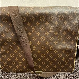 Large Lv bag in good used condition